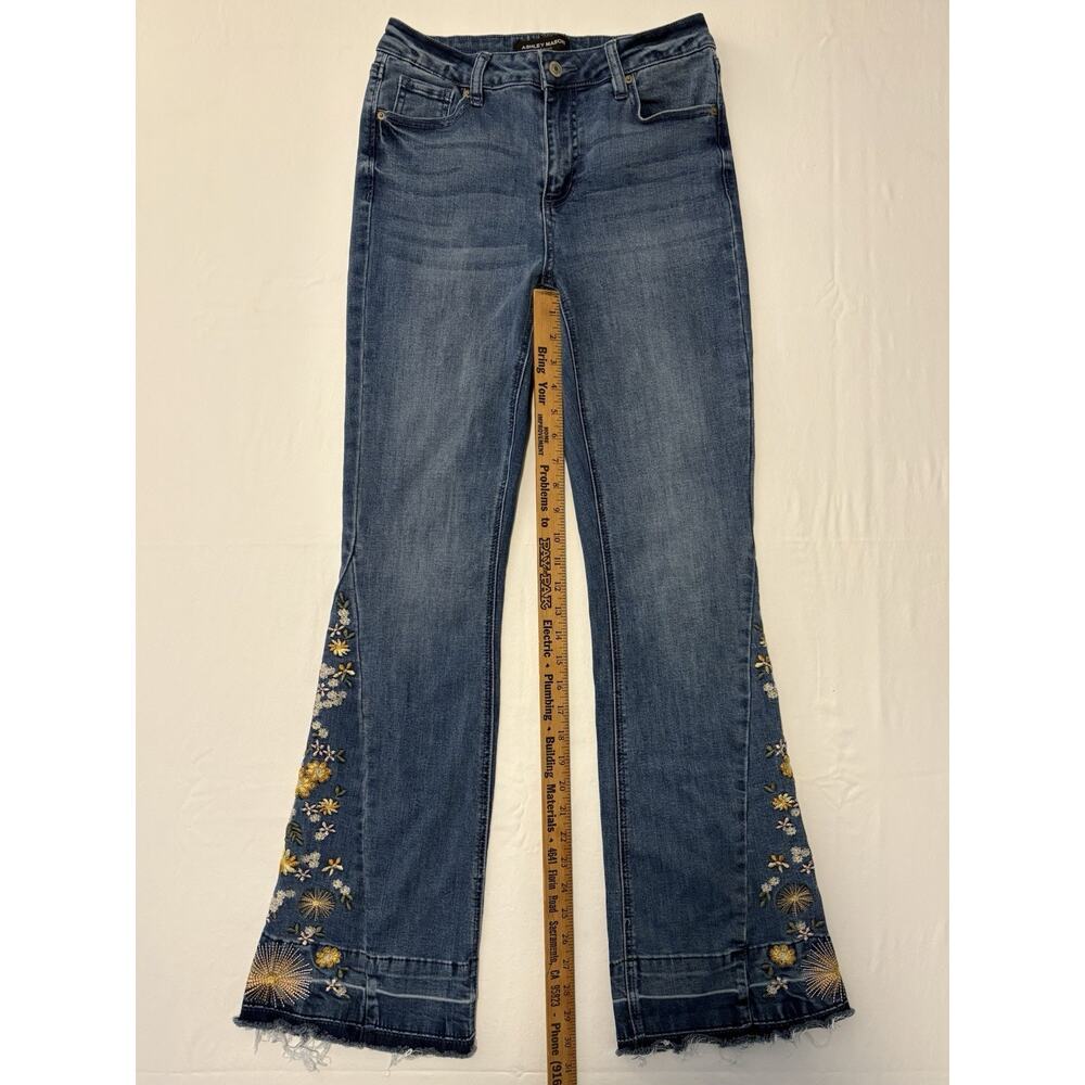 Ashley Mason Embroidered Flare Leg Jeans Size 7/ 28 Vintage Bohemian - Picture 12 of 16
